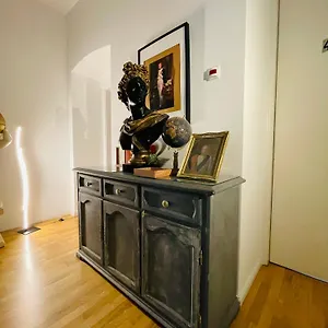https://direct-city-center-privat-rooms-5-minutes-mariahilferstrae.vienna-besthotels.com